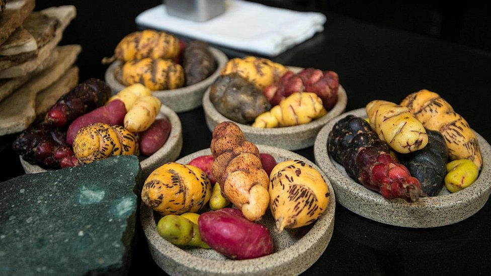 Distintas variedades de patatas en Central de Lima.
