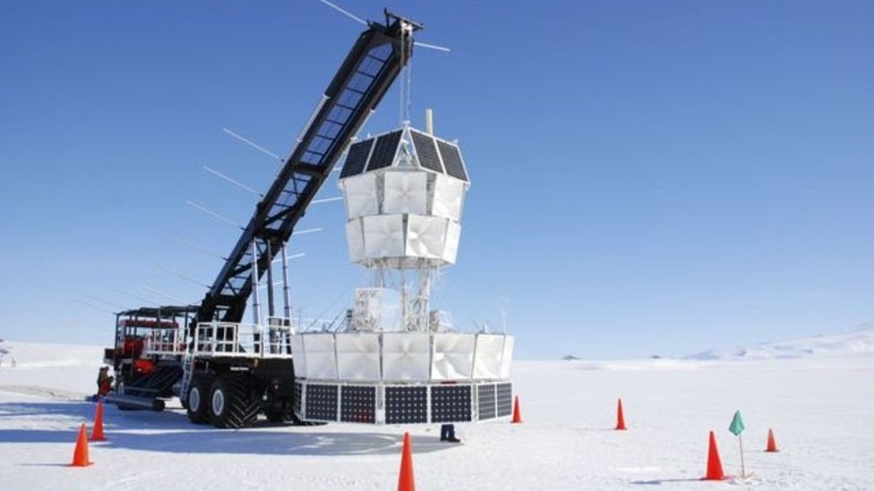 El proyecto ANITA, financiado en parte por la NASA, busca en la Antártica neutrinos de altas energías.
