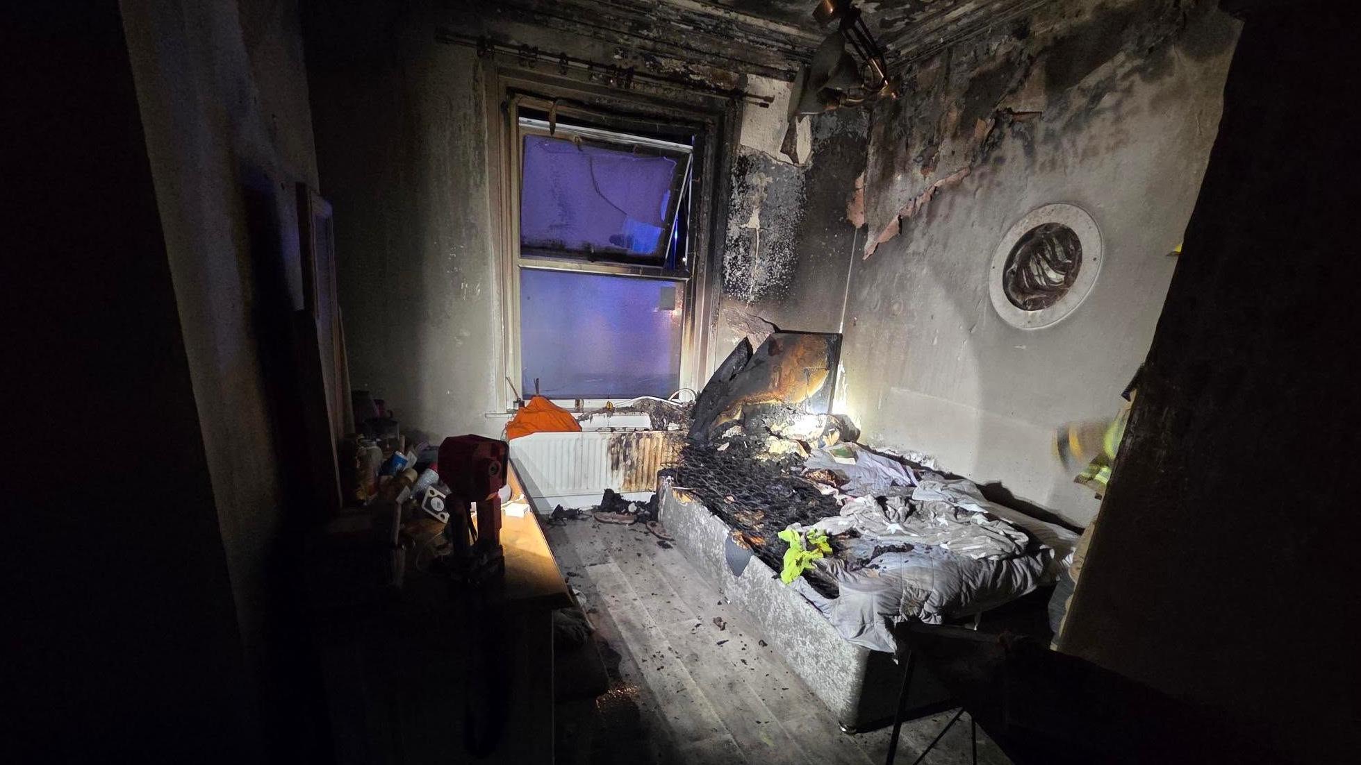 Closed door stops Southampton bedroom heater fire spreading - BBC News