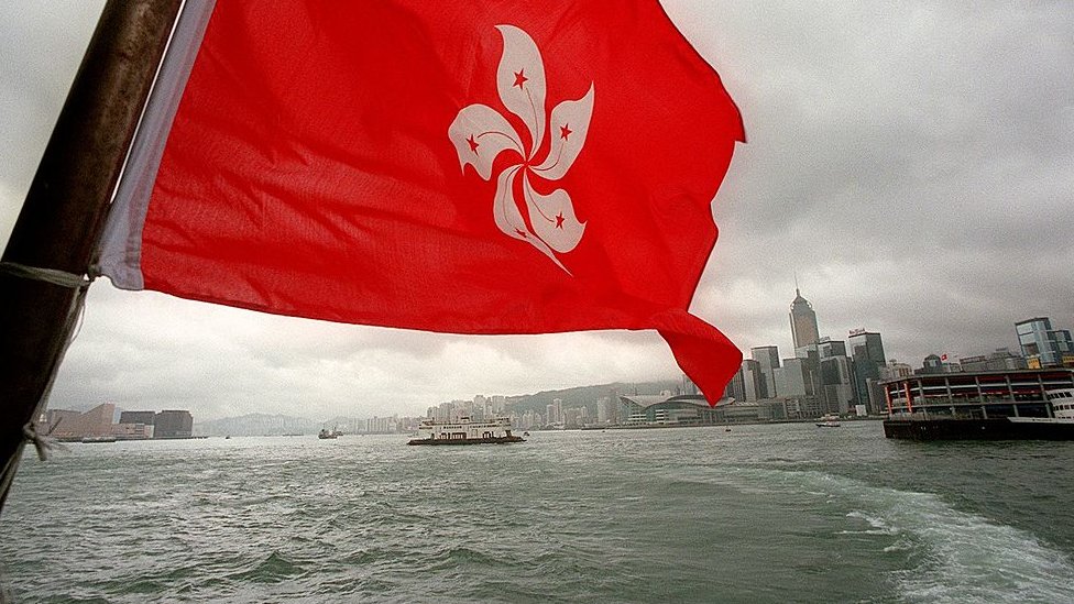Bendera baru Wilayah Administratif Khusus berkibar di Hong Kong.