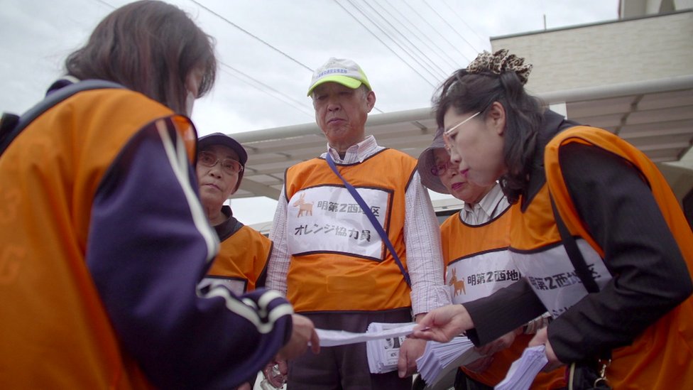 Matsudo'da demans hastalığına ilişkin farkındalık yaratmaya çalışan gönüllüler
