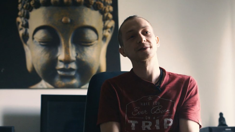 Simpa dice que la "microdosificación" le ayuda a aliviar sus problemas de salud mental. Simpa