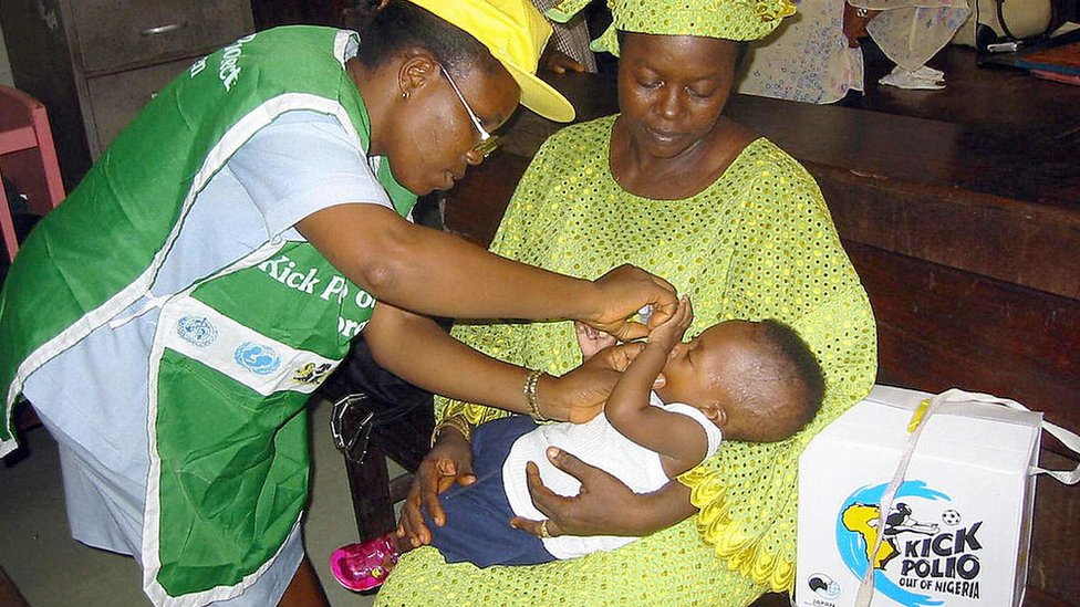 Ребенок получает вакцину