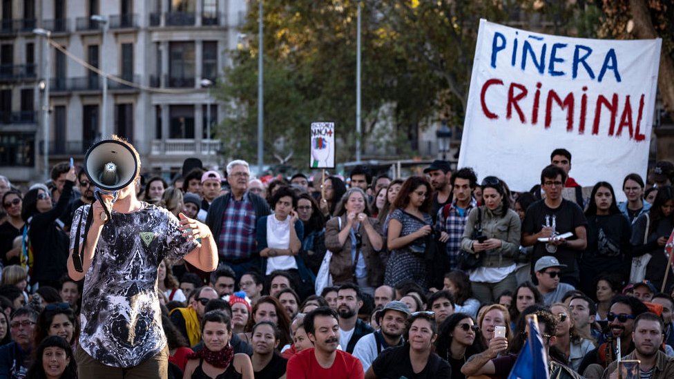 Manifestación de apoyo a Chile en Barcelona, España