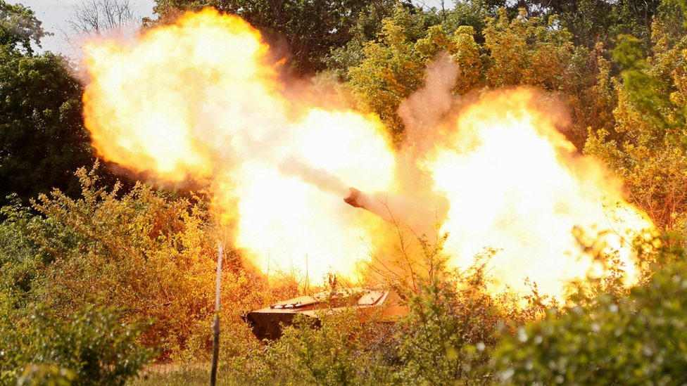 Severodonetsk: Battle for key road as fighting reaches Ukraine city