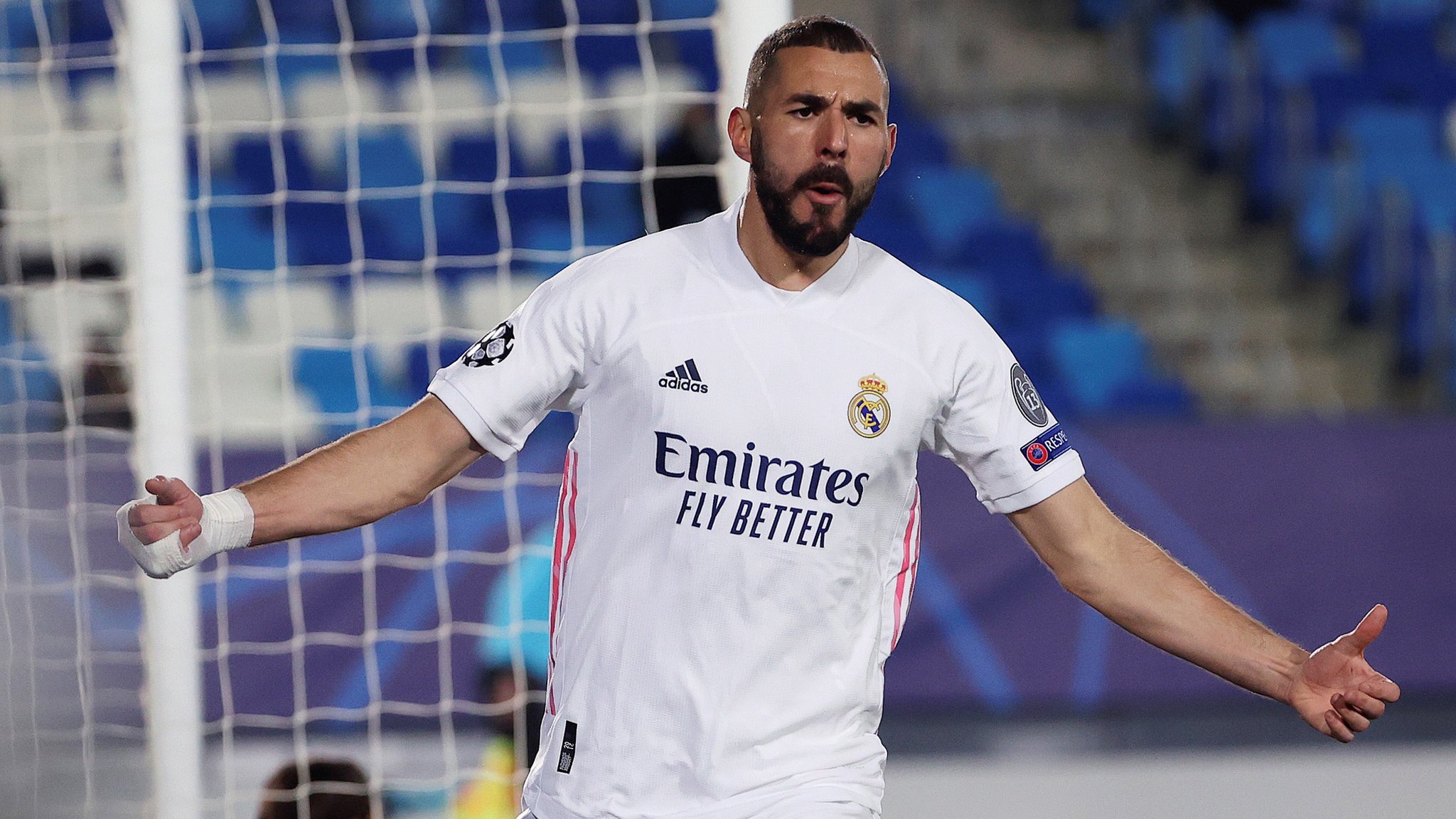 Real Madrid 2-0 Borussia Monchengladbach: Karim Benzema double sends Real through