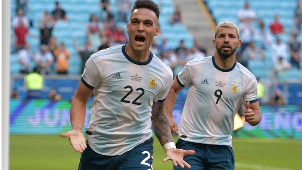 Lautaro Martínez celebra su gol