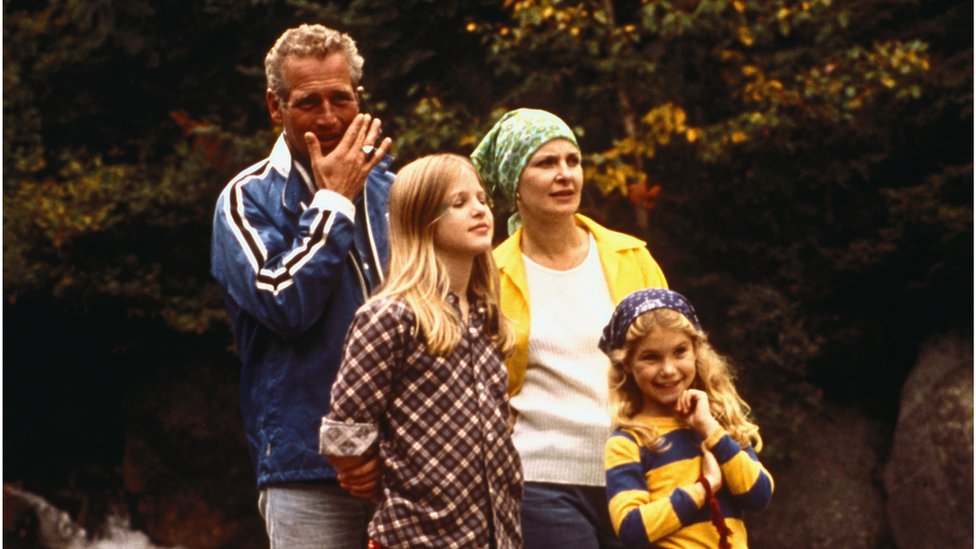 Paul Newman and wife Joanne Woodward with their daughters Melissa, 13, and Clea, 9, in 1974