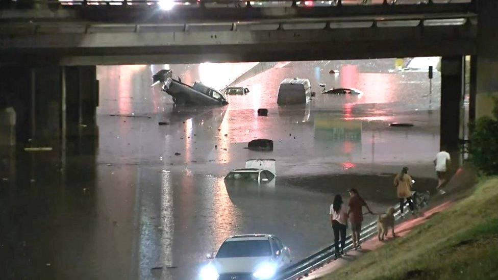 Texas flash floods leaves cars almost underwater