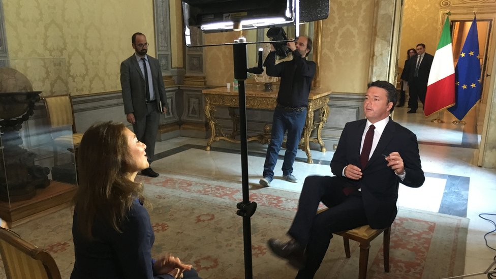 Катя Адлер берет интервью у премьер-министра Италии Маттео Ренци, Палаццо Киджи, Рим, 28 сентября 2016 г.