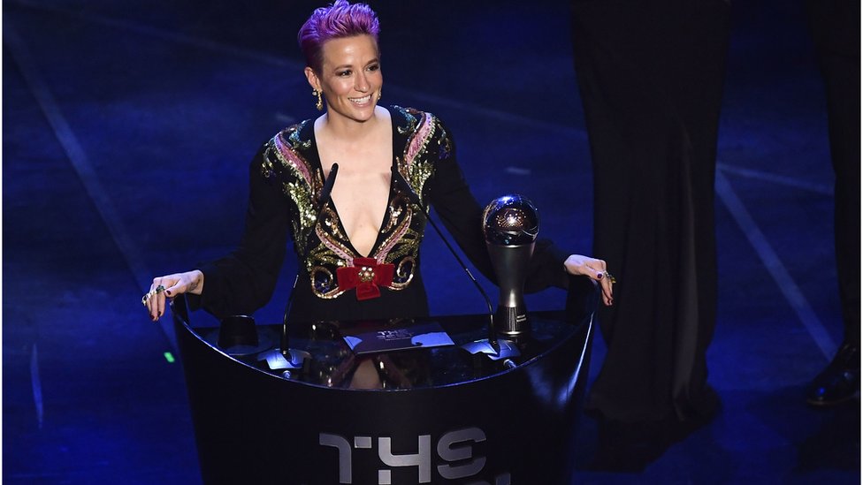Меган Рапино получает награду за звание Игрока года среди женщин
