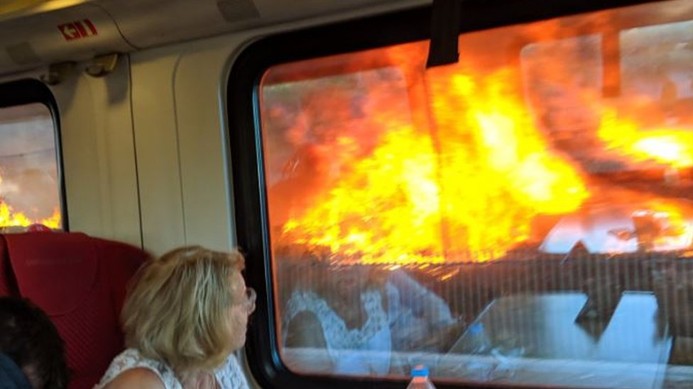 Пожар из окна поезда