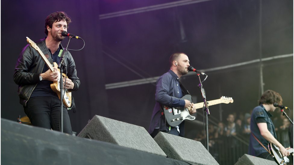 Маккавеи выступают на Reading Festival 2015