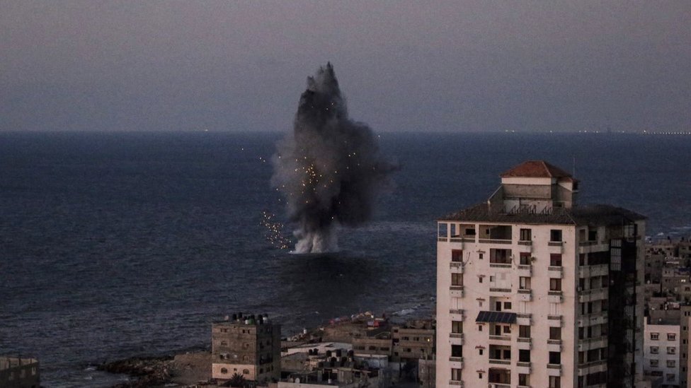 Izrael i Palestinci: Izraelska vojska poručuje stanovnicima Gaze da se presele na jug Pojasa u naredna 24 sata 1 Gaza, vazdušni napadi na Gazu