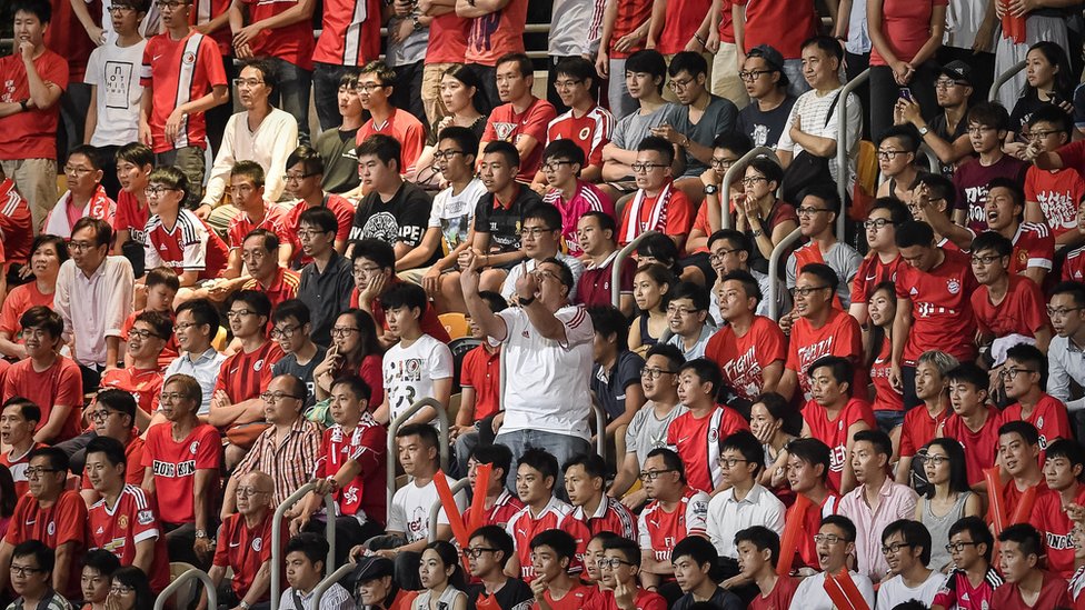 Болельщики на матче Гонконг - Катар, на котором было свистеть