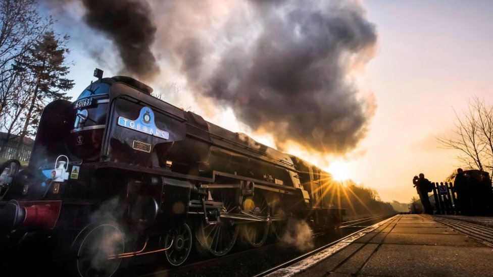 London, England, UK. Victoria Station: The Orient Express pulled by the  steam locomotive 'Tornado' waiting on platform 2 Stock Photo - Alamy