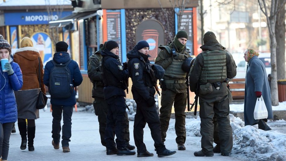 Oficiales de la Guardia Nacional en Kiev.