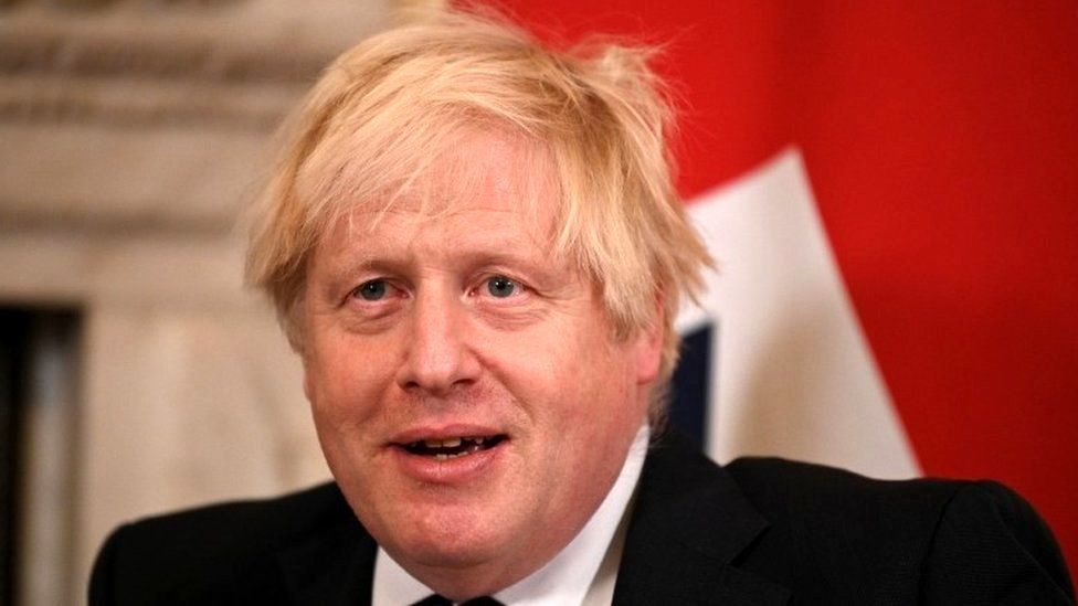 Boris Johnson başlangıçta aldığı tutumunu öfkeli tepkiler üzerine değiştirdi
