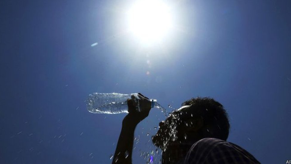 گرمی کی بڑھتی ہوئی شدت: &#39;ہیٹ ویو&#39; یا لو سے کیسے بچا جا سکتا ہے؟ - BBC News  اردو