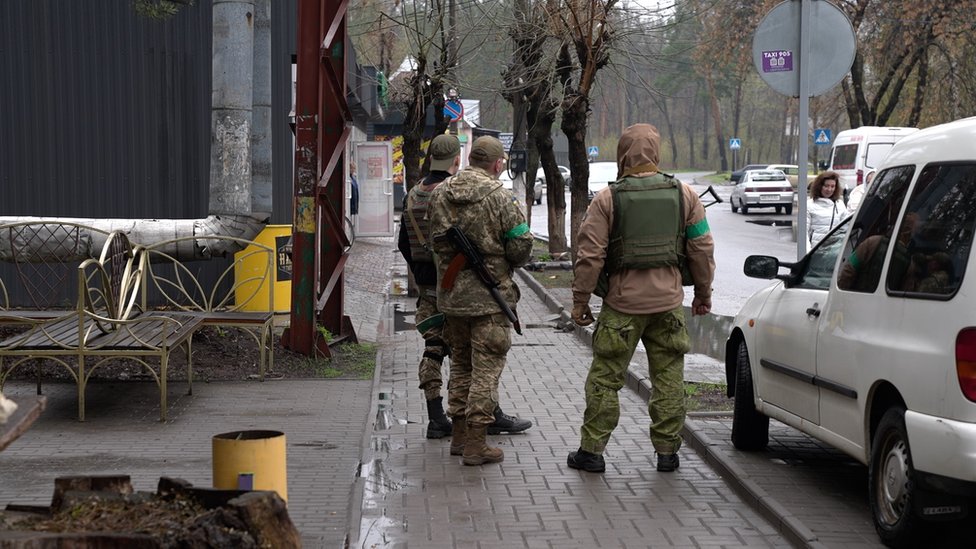 Troops on the street in Svetechorst