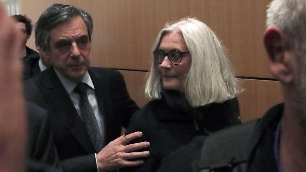Франсуа Фийон и Пенелопа Фийон предстают перед судом в Париже