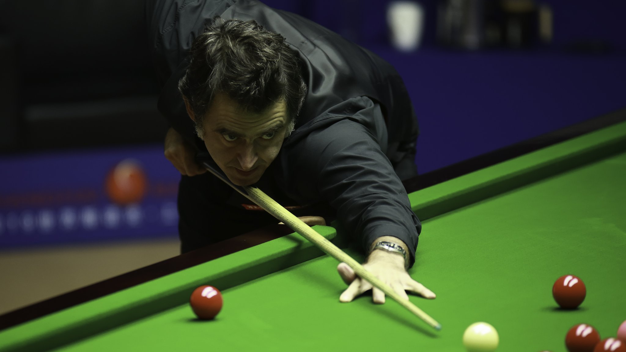 World Snooker Championship 2020: Ronnie O'Sullivan leads Mark Selby 5-3 in semi-final