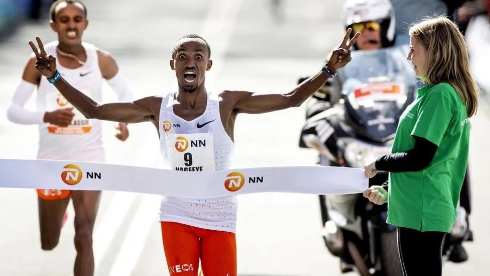 Holandski maratoanc Abdi Nagije je nosio CGM tokom Roterdamskog maratona 2022. godine