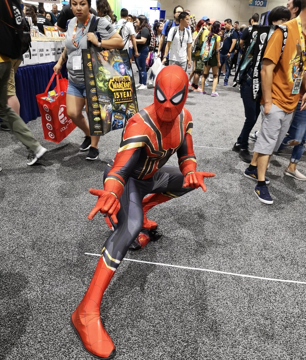 Человек в костюме Человека-паука