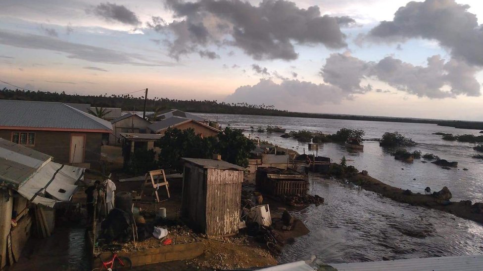 Inundaciones en Tonga tras las olas de tsunami.