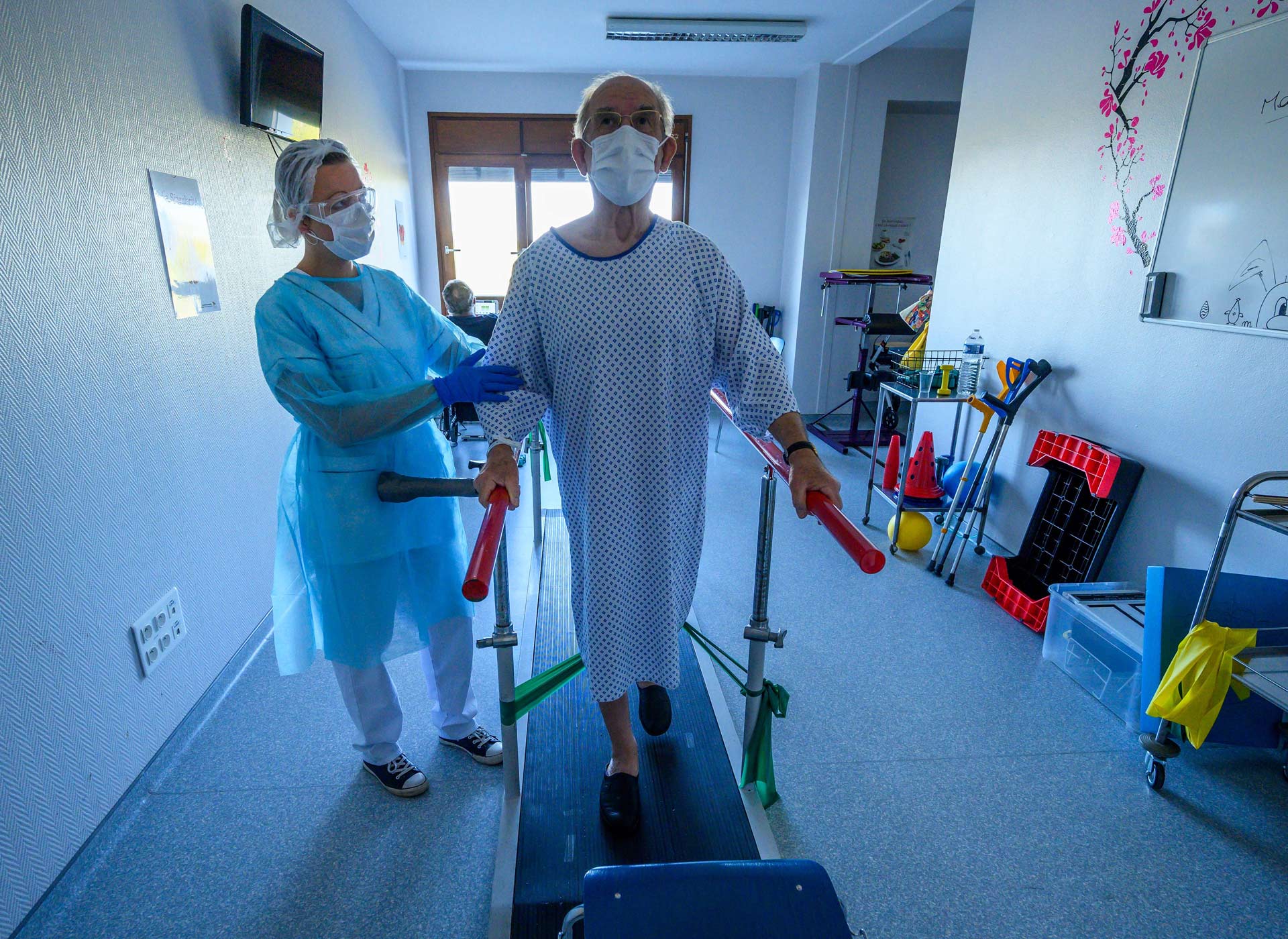 Rehabilitación de un paciente de coronavirus en Francia.
