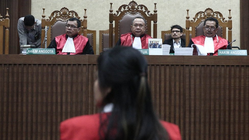Mujer indonesia en juicio a la espera de veredicto.