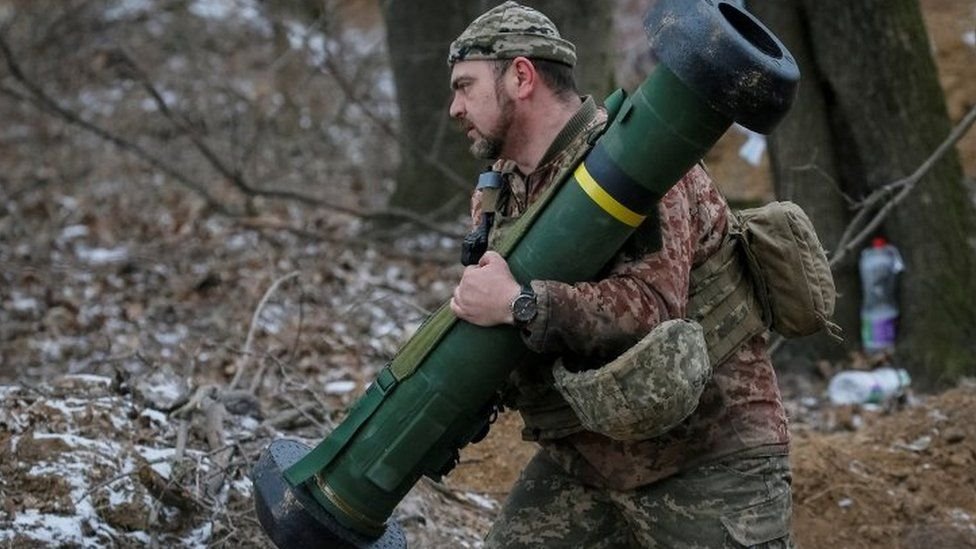 تزود الولايات المتحدة أوكرانيا بصواريخ جافلين المضادة للدبابات
