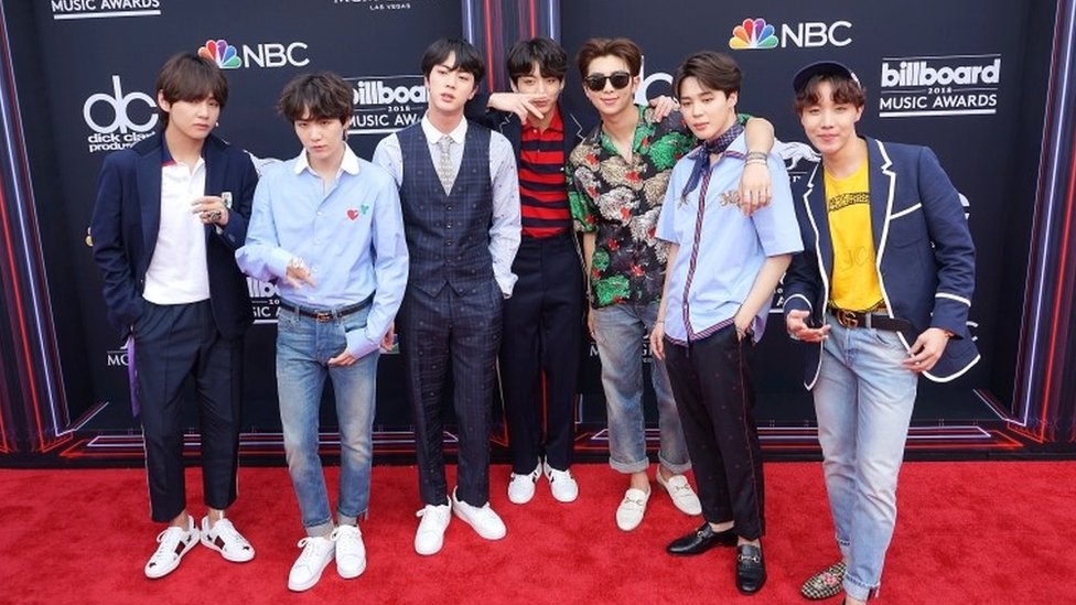 BTS прибыли на церемонию вручения награды Billboard Music Awards 2018 в Лас-Вегасе в прошлом году