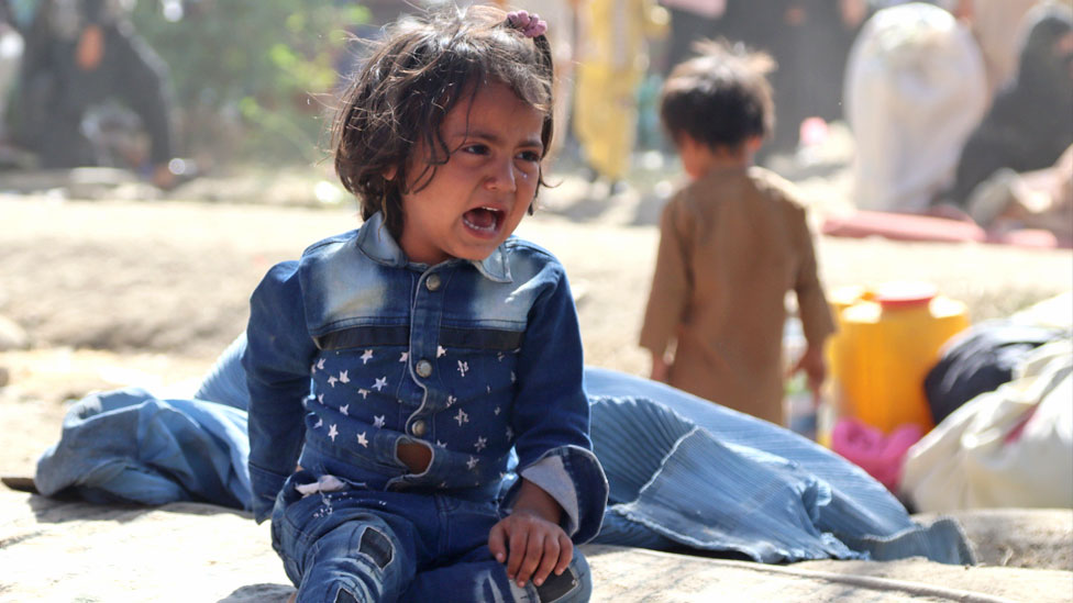 Una niña afgana desplazada llora en un refugio temporal en Kabul. Foto: agosto de 2021