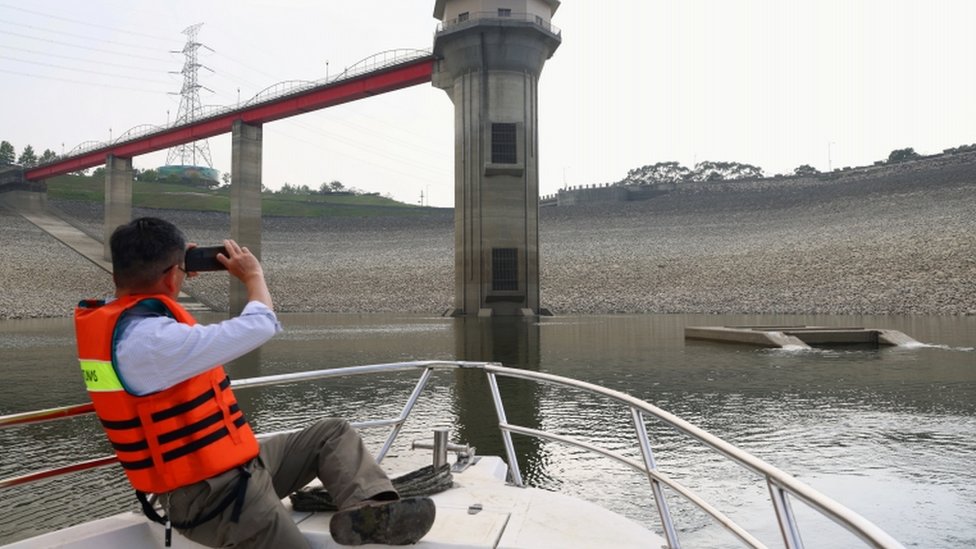 Chiang Ming-lang, director of the Water Resources Agency's northern region, takes photos of the Baoshan second reservoir in Hsinchu, Taiwan