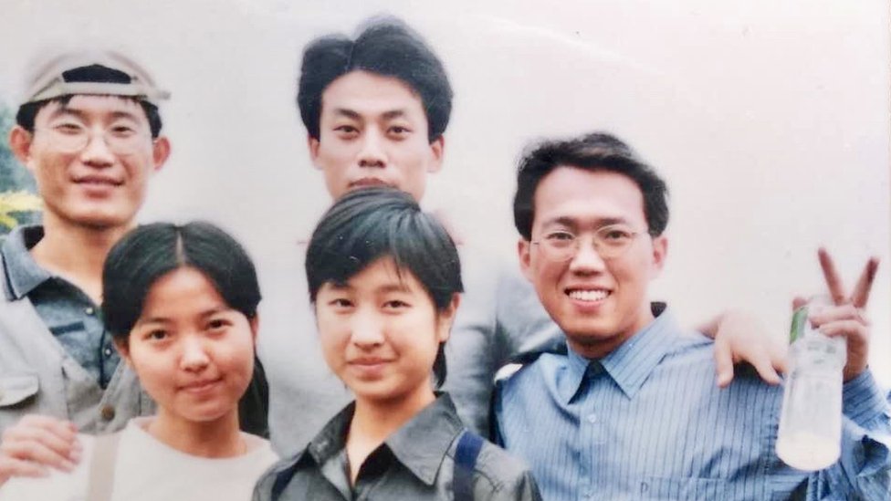 Veiping Kin (desno) bio je studentski vođa na pomorskom koledžu u Guangžuu 1999. godine