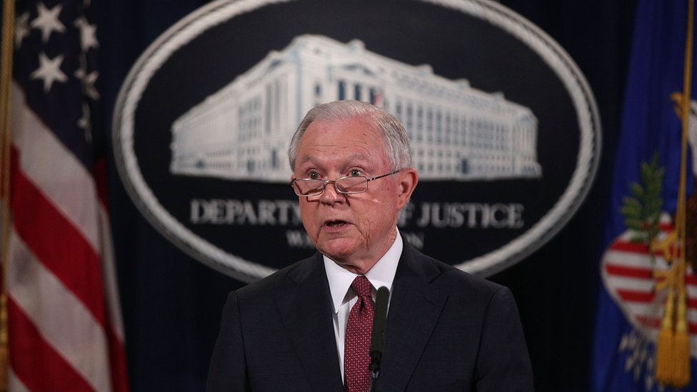 El fiscal general de EE.UU., Jeff Sessions, anunció el fin del programa DACA, una acción ejecutiva que consideró "inconstitucional". Jeff Sessions en conferencia de prensa