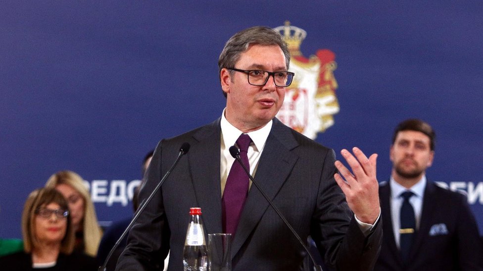 Srbija će biti gotovo potpuno razoružana, policajci u školama, najavio Vučić posle nove tragedije