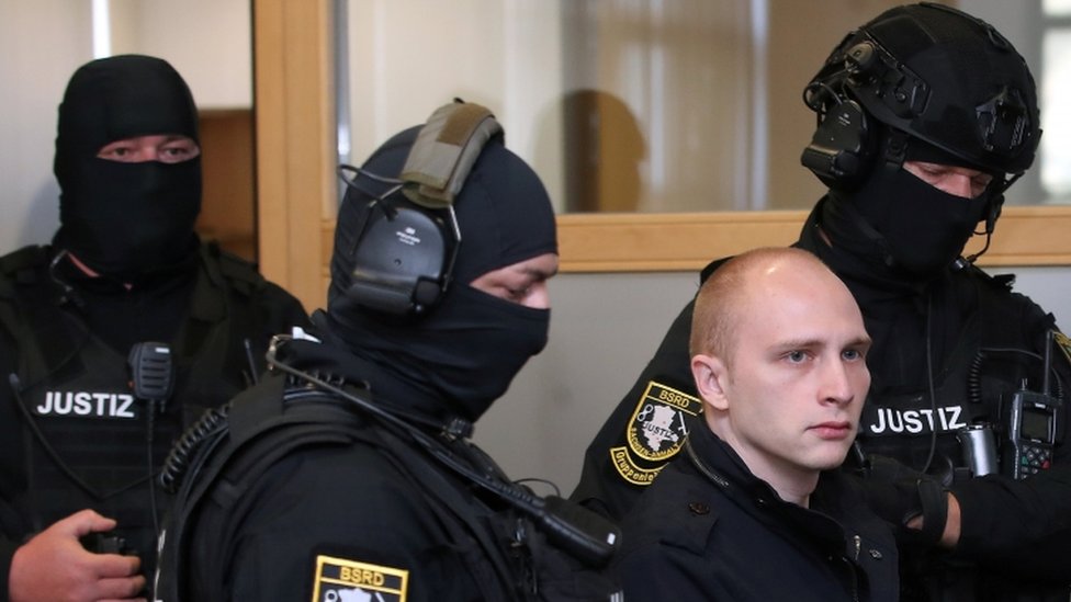 Stephan B., acusado de haber disparado contra dos personas después de intentar asaltar una sinagoga en Halle, comparecerá ante un tribunal de distrito en Magdeburgo el 29 de julio de 2020 al comienzo de su juicio.
