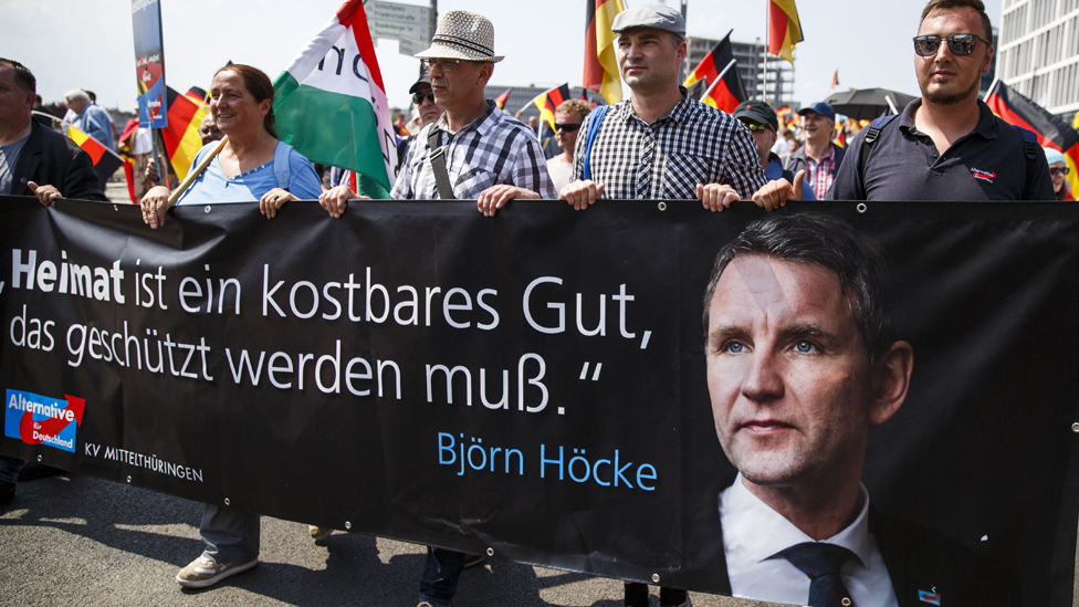 Сторонники Hocke на митинге AfD в Берлине, 27 мая 18