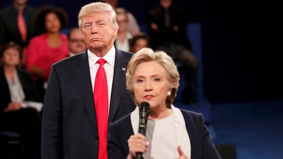 Donald Tramp stoji iza Hilari Klinton