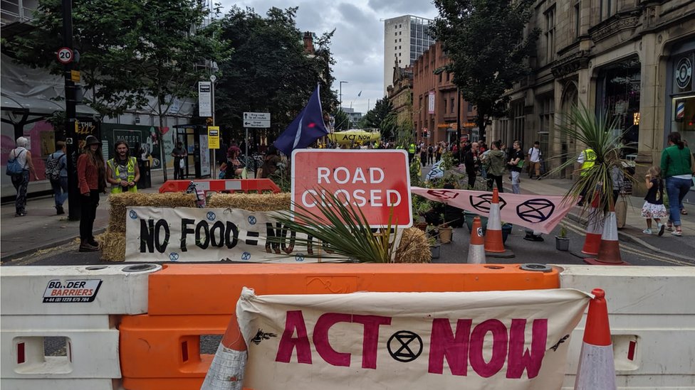 Лагерь протеста Extinction Rebellion в Динсгейте, Манчестер