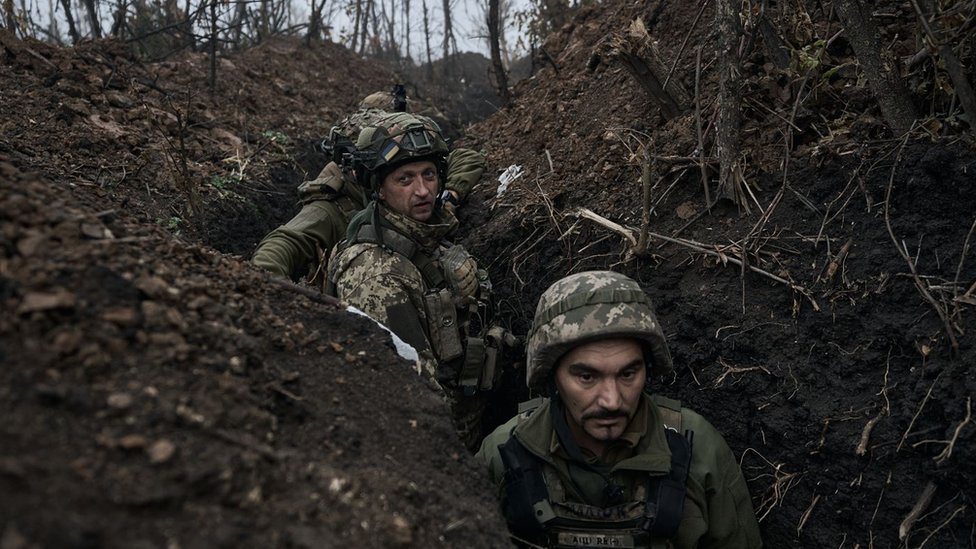 Ukrajinski vojnici u rovu
