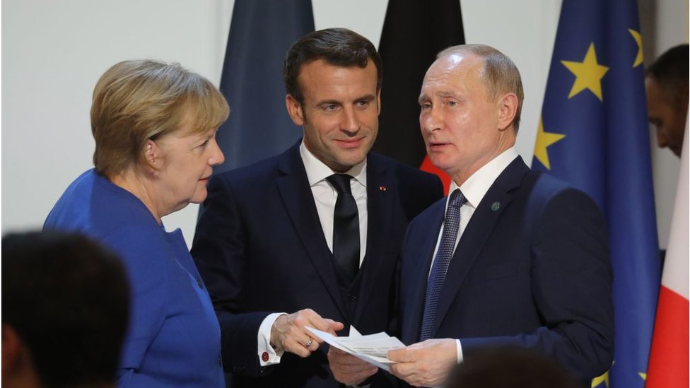 ترامب "أخبر رئيس أركان الجيش أن يطلق النار على المتظاهرين العنصريين"-الغارديان 2 بوتين وماكرون وميركل