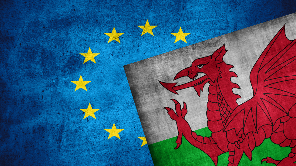 Флаги Уэльса и ЕС