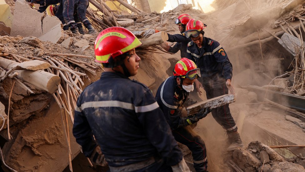 แผ่นดินไหวโมร็อกโก: ยอดผู้เสียชีวิตพุ่งกว่า 2,100 ราย ทีมกู้ภัยแข่งกับเวลา  ช่วยเหลือผู้รอดชีวิต - BBC News ไทย