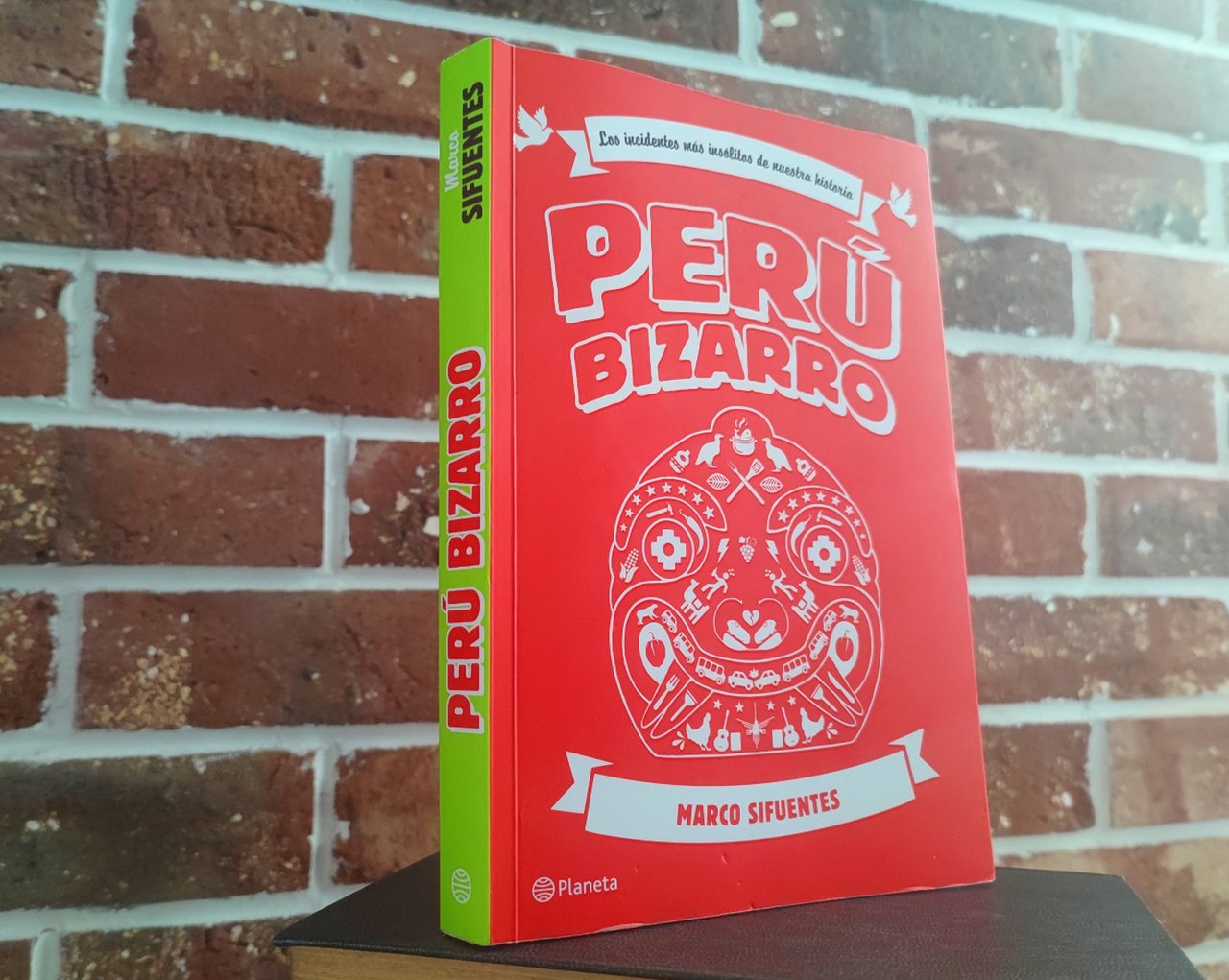 Perú Bizarro, publicado el 2022 por editorial Planeta.