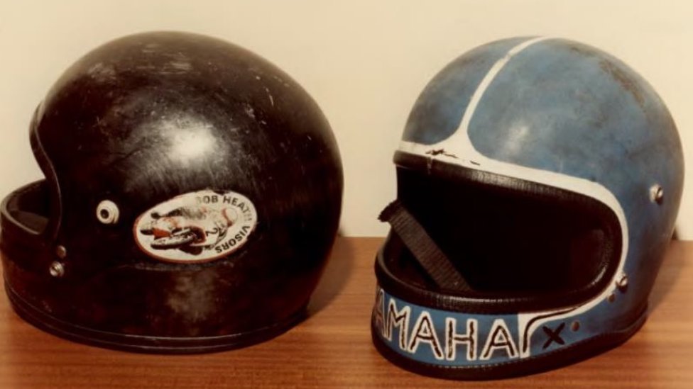 Мотоциклетные шлемы, брошенные после взрыва бомбы в Лургане в 1982 году