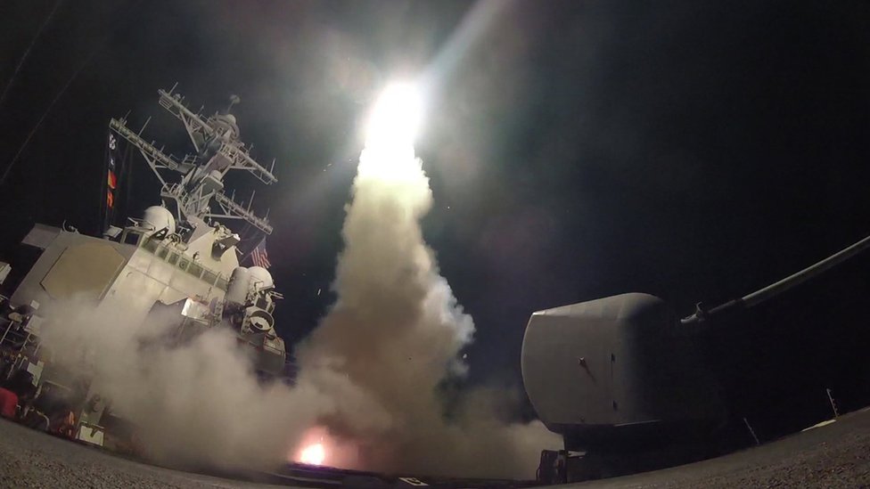 Buque USS Porter lanzando un misil desde el Mediterráneo (7 abril 2017)