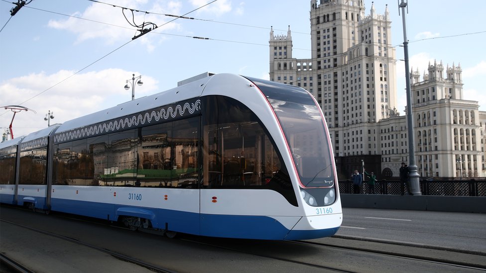 В Москве запустят "беспилотные" трамваи. Но они будут с водителями - BBC News Русская служба
